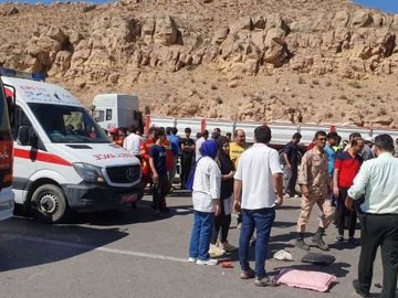 تصادف اتوبوس با سمند درمحور عبدالخان به چذابه؛ ۵ نفر جان باختند