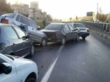 تصادف زنجیره‌ای در کرمان؛ ۳ نفر کشته شدند + جزئیات