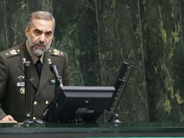 وزیر دفاع: کشور‌های دیگر را می‌بینیم، متوجه می‌شویم وضعیت ایران بسیار خوب است!