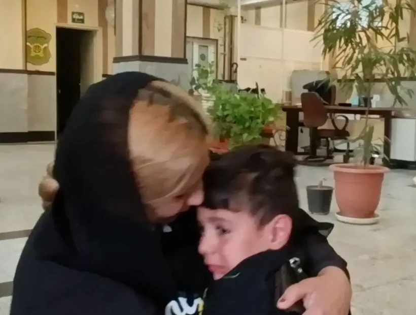 پسربچه گمشده به آغوش مادرش بازگردانده شد