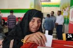 فیلم| حضور مادر ۲ شهید یاسوجی در پای صندوق اخذ رای